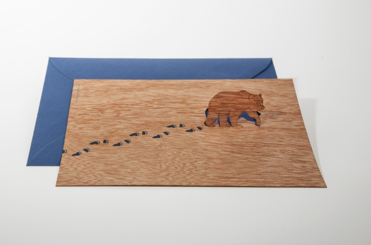 Bear &quot;Winter is Comming!&quot; - Wooden Greeting Card with PopUp Motif - birch