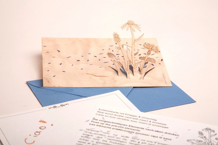 Blume blau - Holzgrußkarte mit PopUp-Motiv - Birke